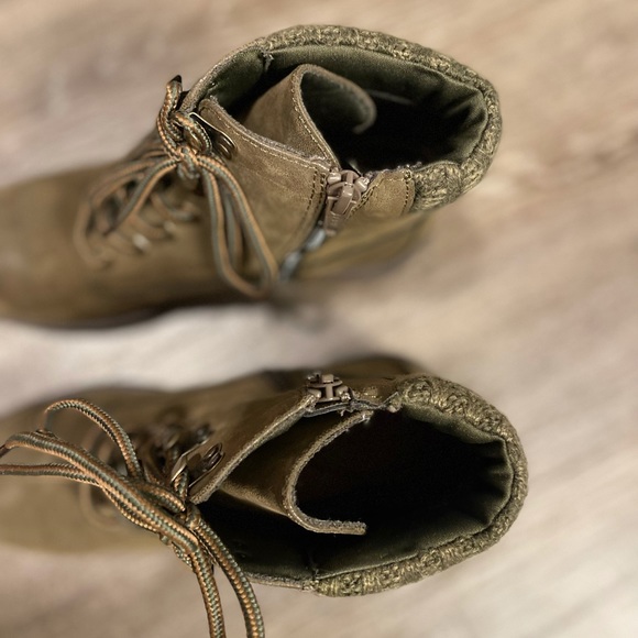 Olive green heeled combat boots 7.5 worn once - Picture 3 of 5